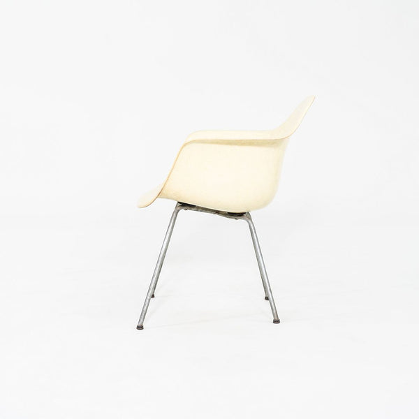 く*お様 Herman Miller Eames Shell Chair イーム Eames Shell Chair Family - Seating - Herman Miller