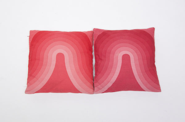 オリジナル本物 VERNER PANTON MIRA-KURVEN ベルベット赤 SOLD Original Vintage Verner Panton Mira X Kurve Pillows 1969 – D