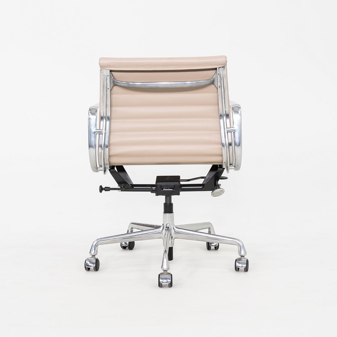 2020s Herman Miller Eames Aluminum Group Management Desk Chair in Beige Leather