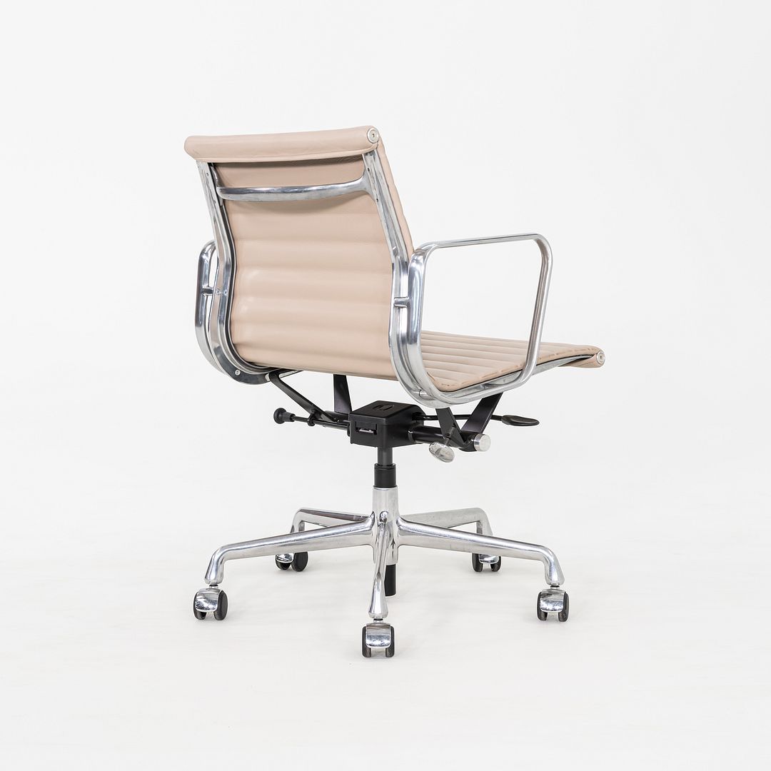 2020s Herman Miller Eames Aluminum Group Management Desk Chair in Beige Leather