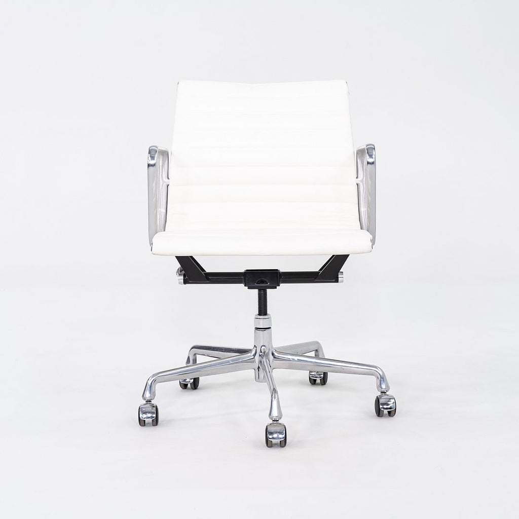 2010s Herman Miller Eames Aluminum Group Management Desk Chair in White Leather