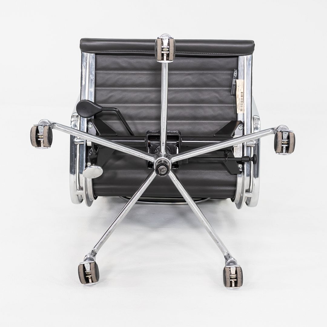 2012 Herman Miller Eames Aluminum Group Management Desk Chair in Black 10x Avail