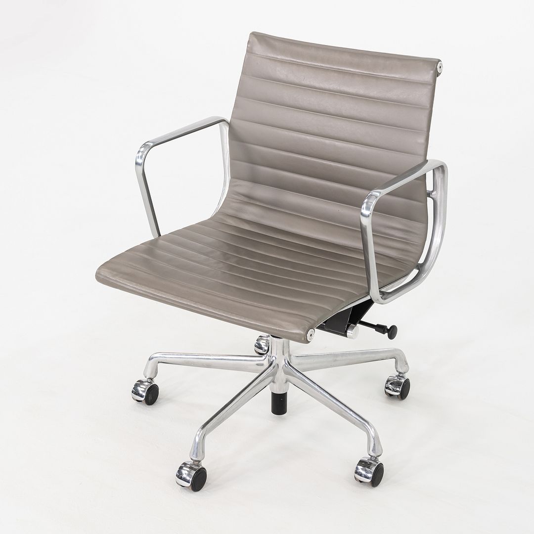 2015 Herman Miller Eames Aluminum Group Management Desk Chair in Grey Leather