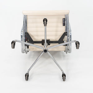 2010s Herman Miller Eames Aluminum Group Management Desk Chair in Cream Leather