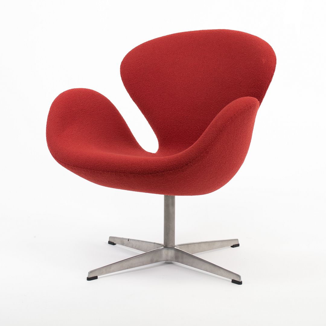 2001 Swan Chair, Model 3320 by Arne Jacobsen for Fritz Hansen in Red Boucle