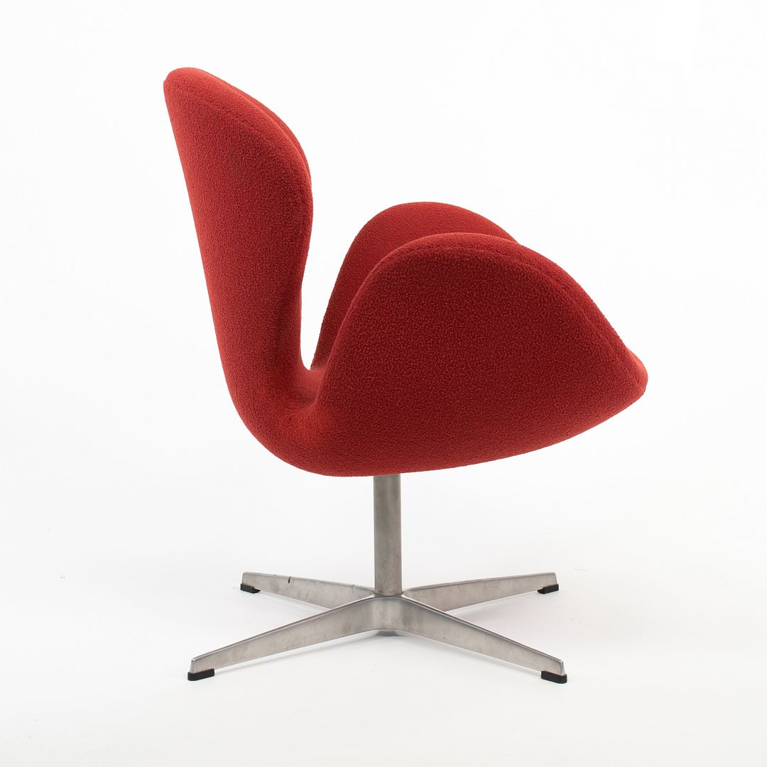 2001 Swan Chair, Model 3320 by Arne Jacobsen for Fritz Hansen in Red Boucle