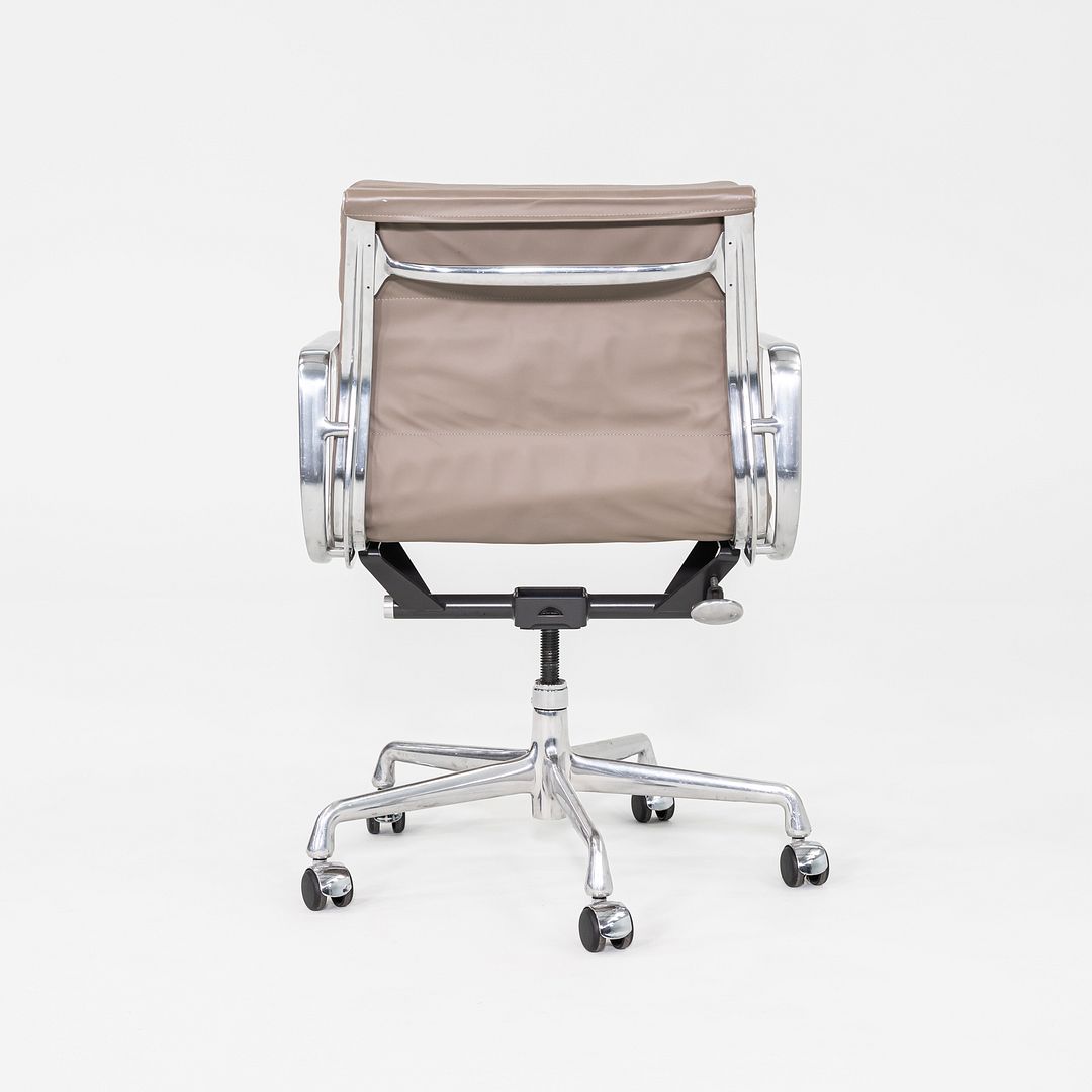 2007 Herman Miller Eames Soft Pad Management Desk Chair Greige Leather 4x Avail