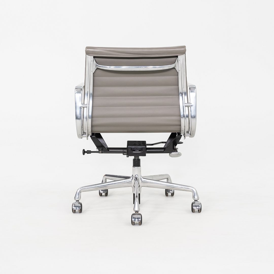 2015 Herman Miller Eames Aluminum Group Management Desk Chair in Grey Leather
