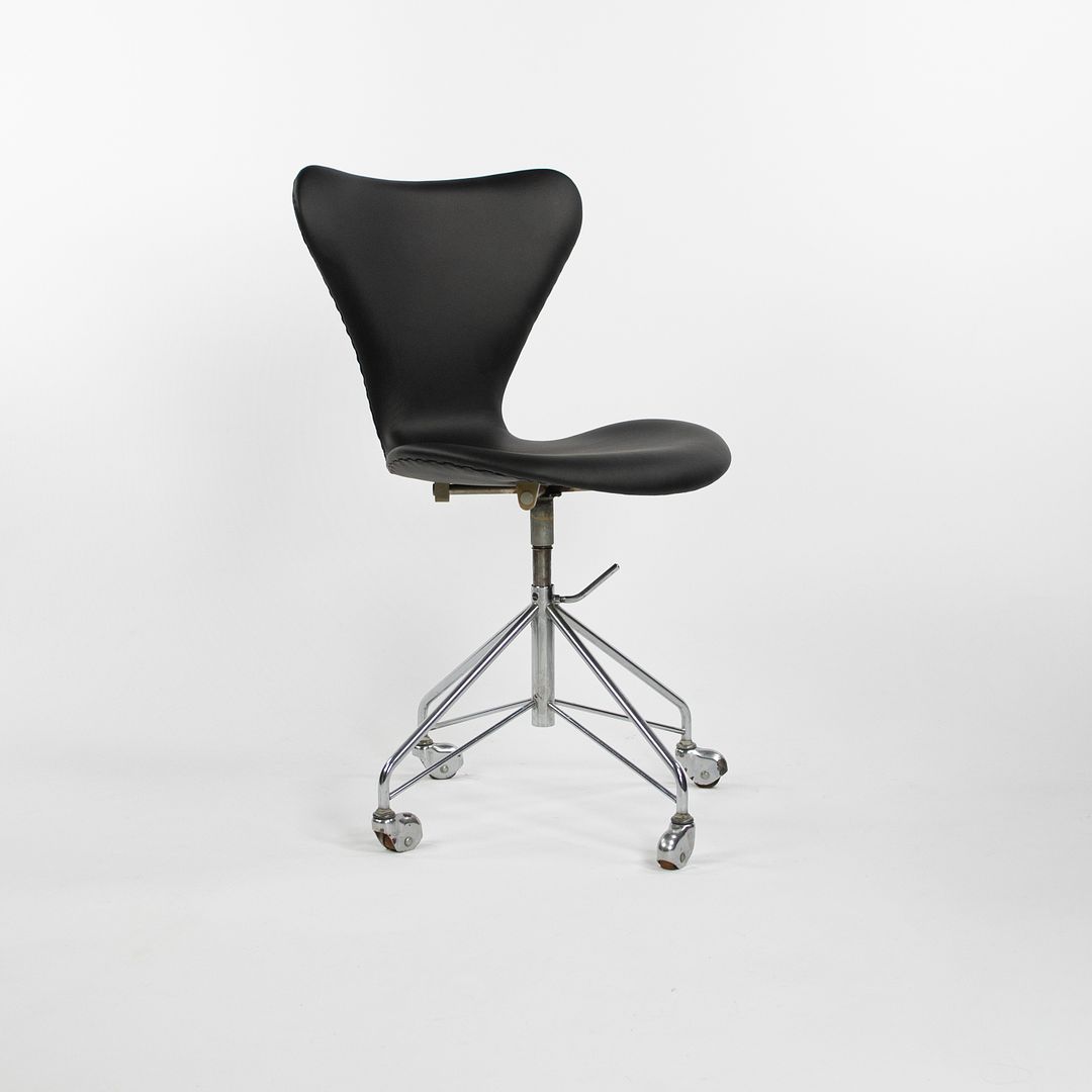 1966 Series 7 Desk Chair, Model 3117 by Arne Jacobsen for Fritz Hansen in Black Leather