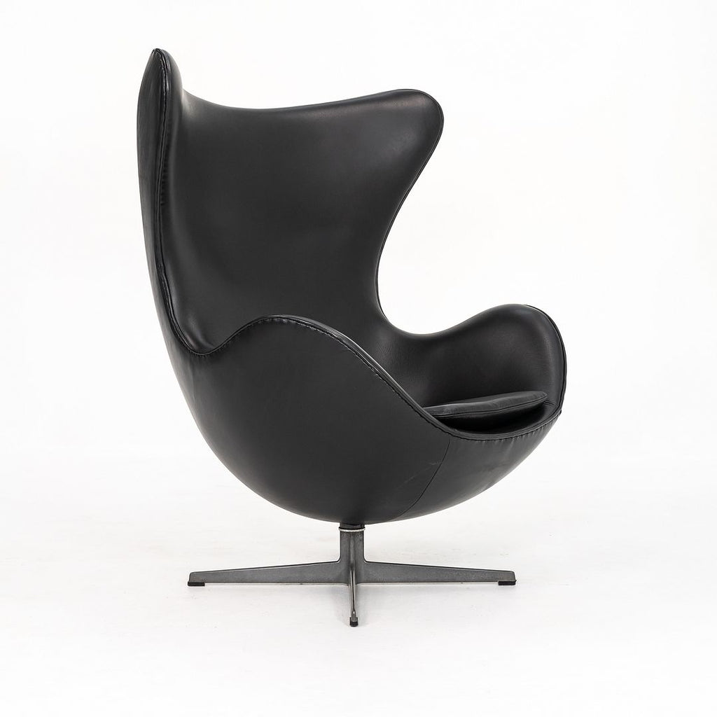 1960s Egg Lounge Chair, Model 3316 by Arne Jacobsen for Fritz Hansen in Re-done Black Leather