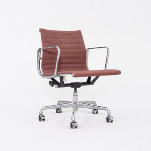 1980s Herman Miller Eames Aluminum Group Management Desk Chair in Pink Fabric