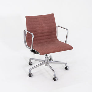 1980s Herman Miller Eames Aluminum Group Management Desk Chair in Pink Fabric