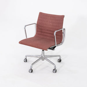 1980s Herman Miller Eames Aluminum Group Management Desk Chair in Pink Fabric