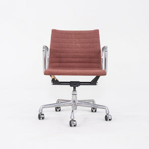 1980s Herman Miller Eames Aluminum Group Management Desk Chair in Pink Fabric