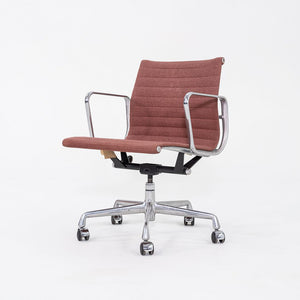 1980s Herman Miller Eames Aluminum Group Management Desk Chair in Pink Fabric