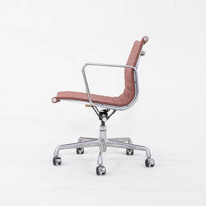 1980s Herman Miller Eames Aluminum Group Management Desk Chair in Pink Fabric