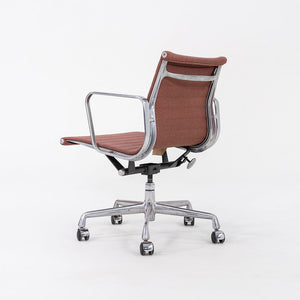 1980s Herman Miller Eames Aluminum Group Management Desk Chair in Pink Fabric