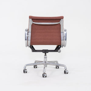 1980s Herman Miller Eames Aluminum Group Management Desk Chair in Pink Fabric