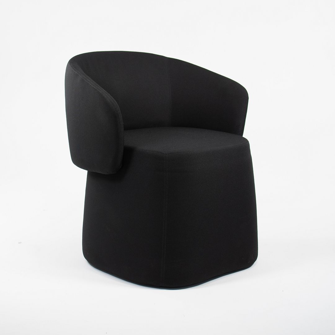 Black pouf top chair