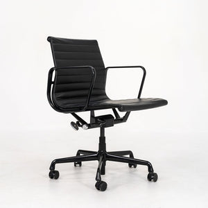 SOLD 2019 Eames Aluminum Group Management Desk Chair by Charles and Ray Eames for Herman Miller 5x Available