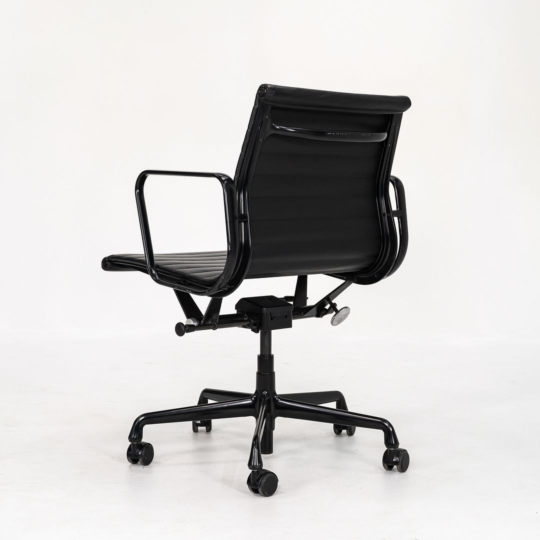 SOLD 2019 Eames Aluminum Group Management Desk Chair by Charles and Ray Eames for Herman Miller 5x Available