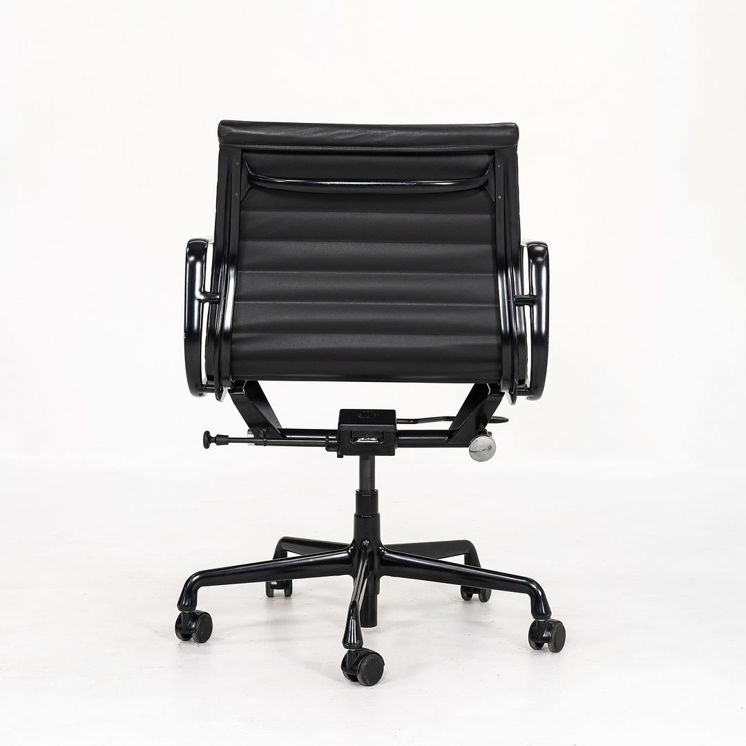 SOLD 2019 Eames Aluminum Group Management Desk Chair by Charles and Ray Eames for Herman Miller 5x Available