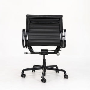 SOLD 2019 Eames Aluminum Group Management Desk Chair by Charles and Ray Eames for Herman Miller 5x Available