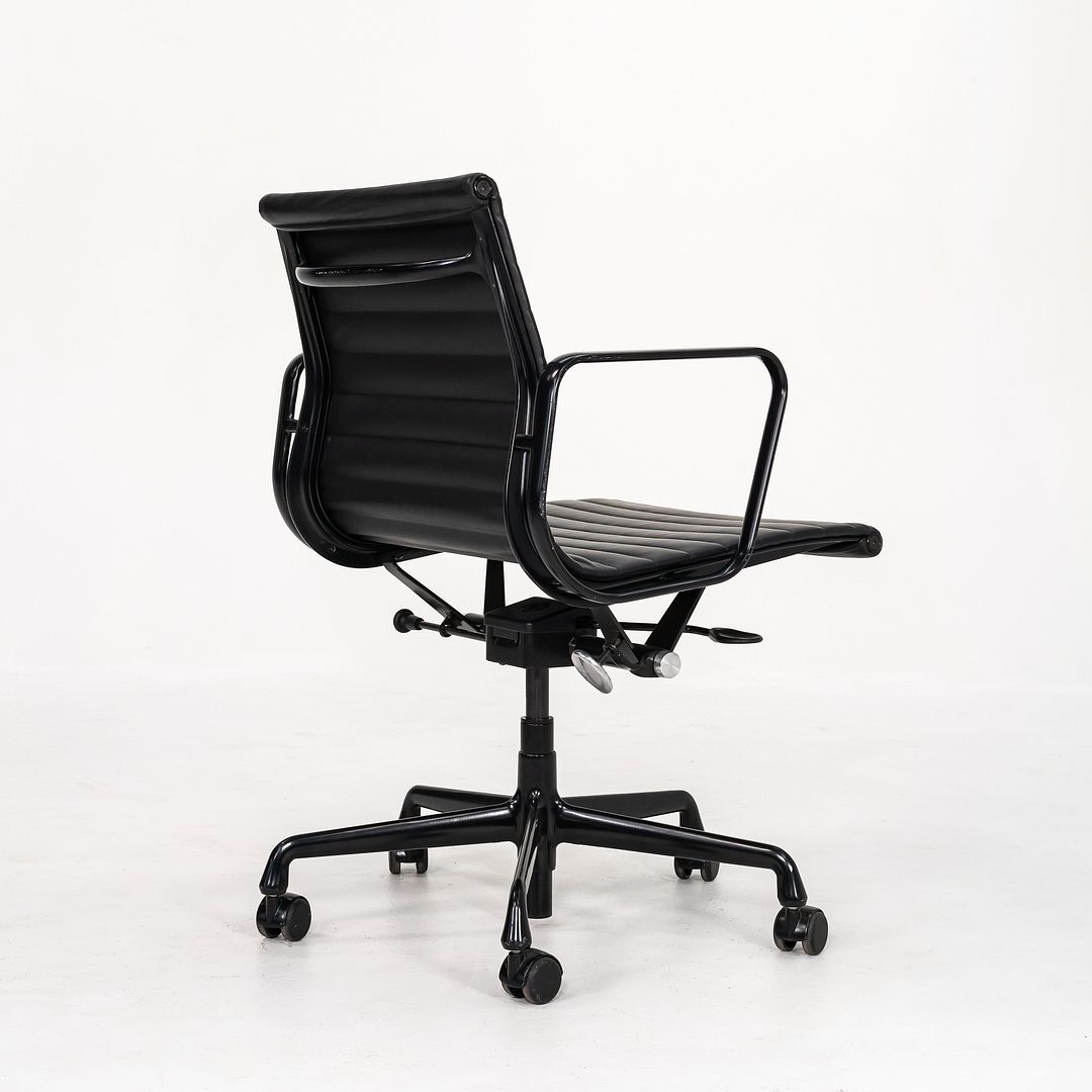 SOLD 2019 Eames Aluminum Group Management Desk Chair by Charles and Ray Eames for Herman Miller 5x Available