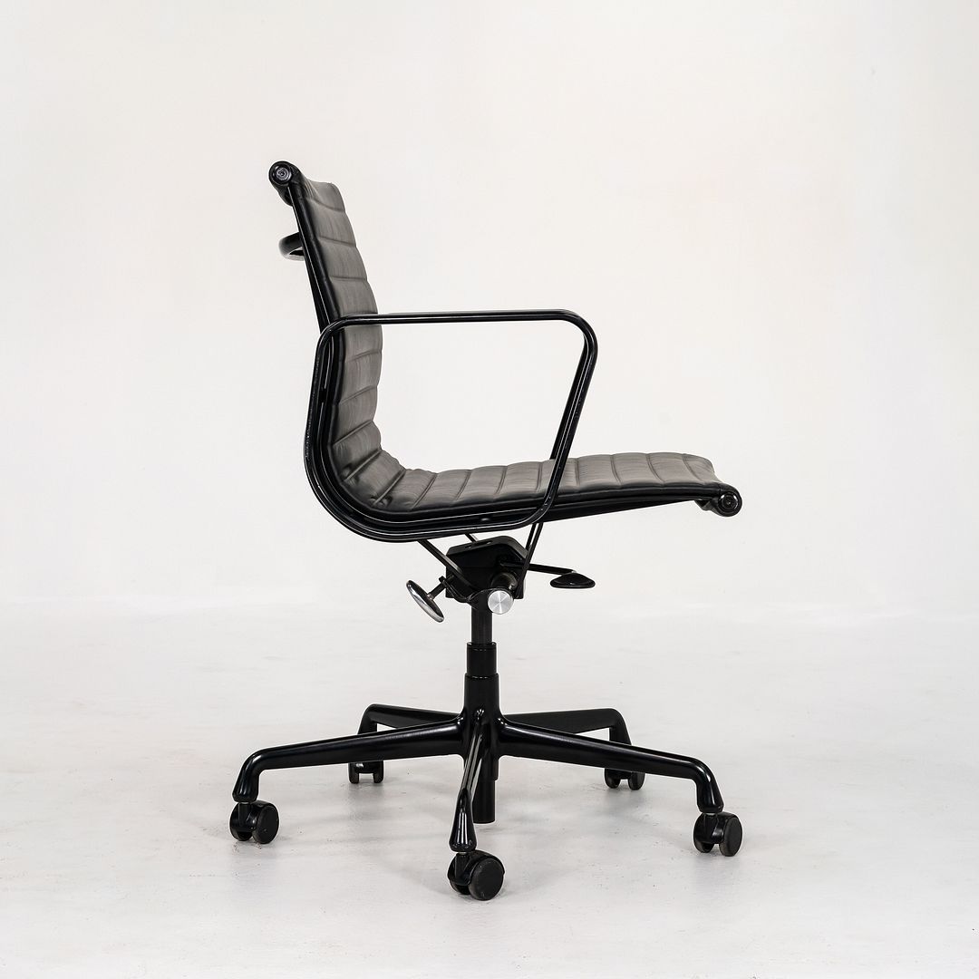 SOLD 2019 Eames Aluminum Group Management Desk Chair by Charles and Ray Eames for Herman Miller 5x Available