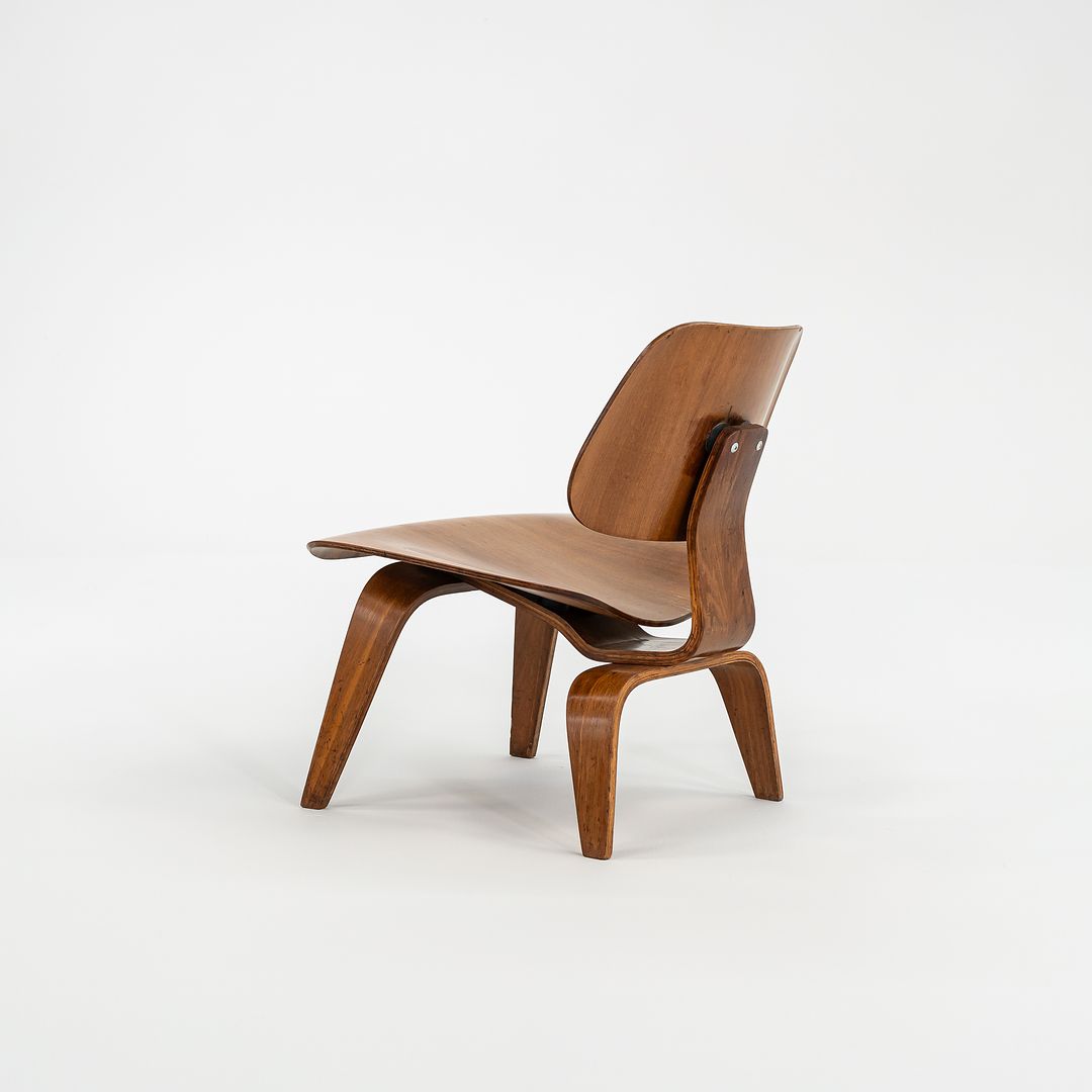 1946 LCW Chair by Ray and Charles Eames for Evans Products Walnut, Steel