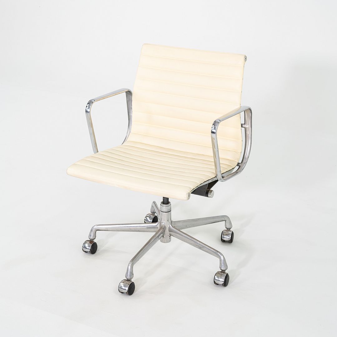 2007 Herman Miller Eames Aluminum Group Management Desk Chair in Ivory Leather 8x Available