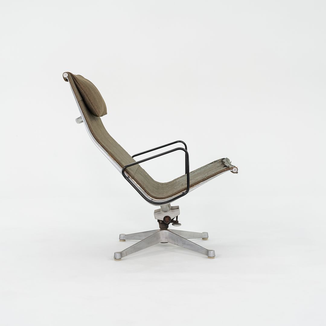 1958 Aluminum Group Lounge Chair, Model 682 by Ray and Charles Eames for Herman Miller in Rare Ratan Fabric