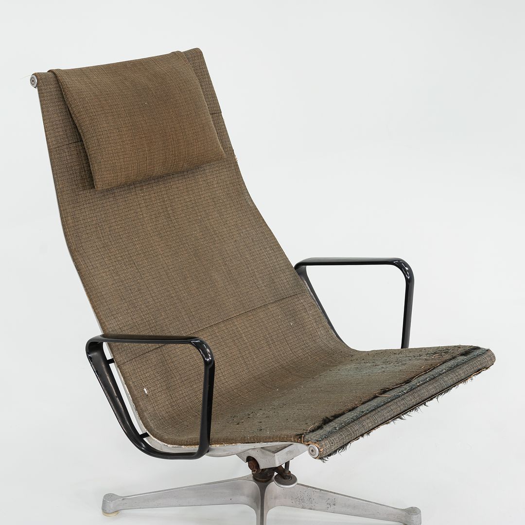 1958 Aluminum Group Lounge Chair, Model 682 by Ray and Charles Eames for Herman Miller in Rare Ratan Fabric