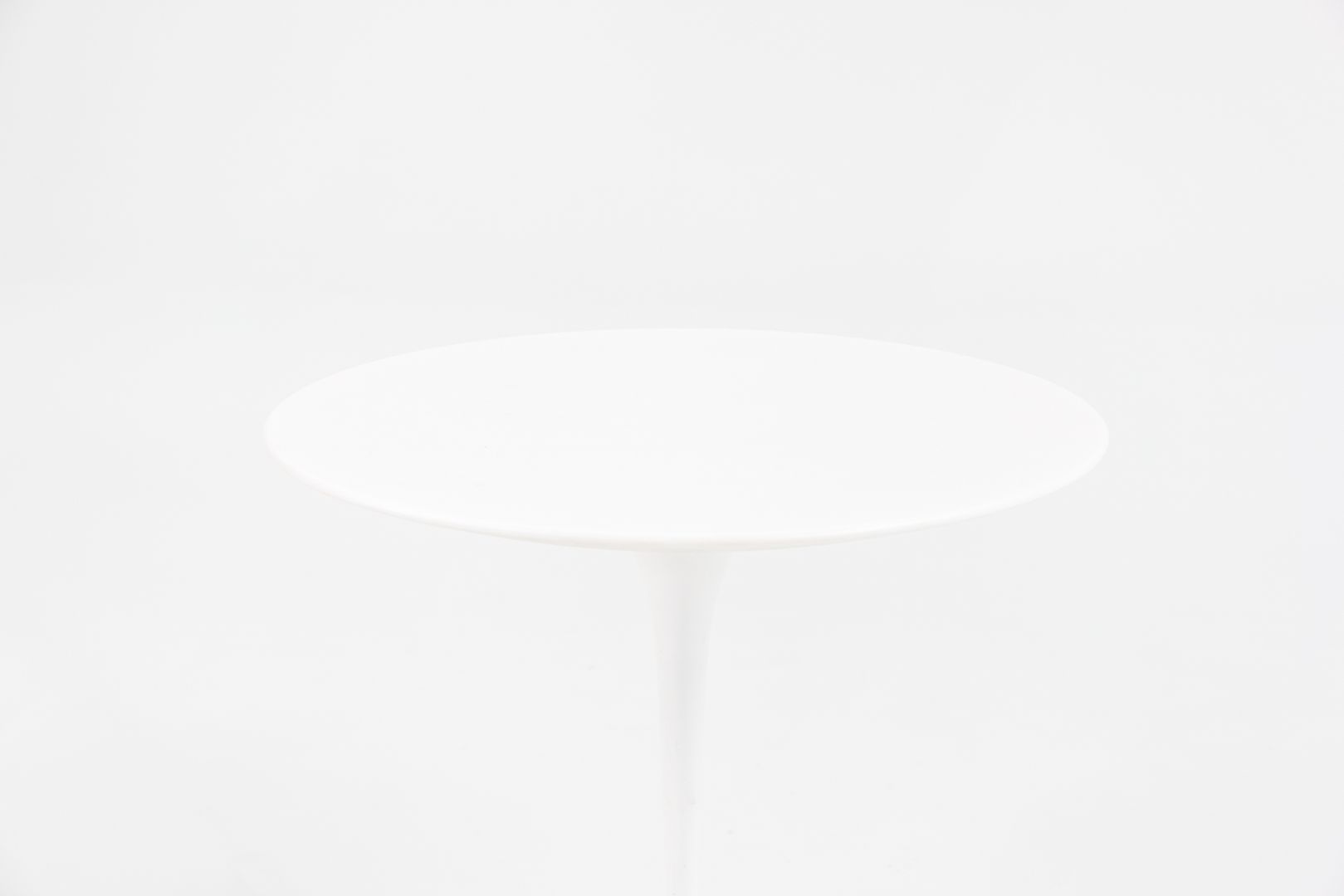 SOLD 2020 Single Pedestal Side Table, Model 160 MC by Eero Saarinen for Knoll Aluminum, Marble, Powder coat