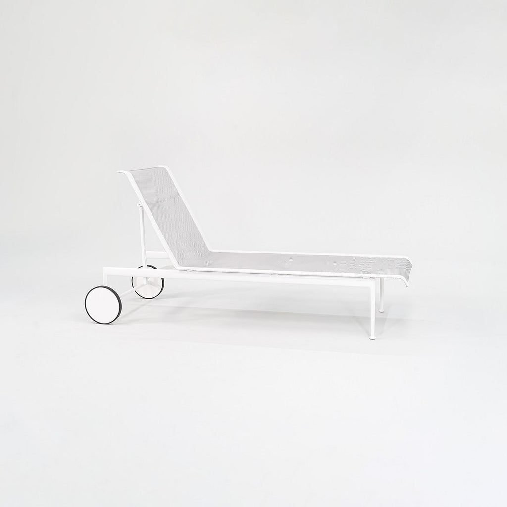 2021 1966 Collection Adjustable Chaise Lounge, Model 1966-42 by Richard Schultz for Knoll in White with Silver Mesh