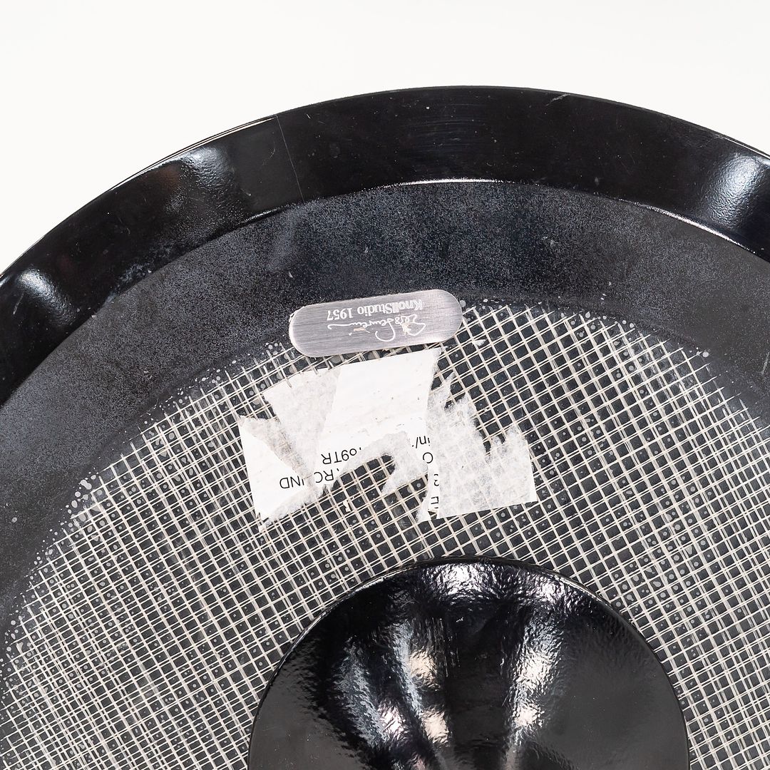 SOLD 2021 Pedestal Side Table, Model 163R by Eero Saarinen for Knoll Aluminum in Black Marble