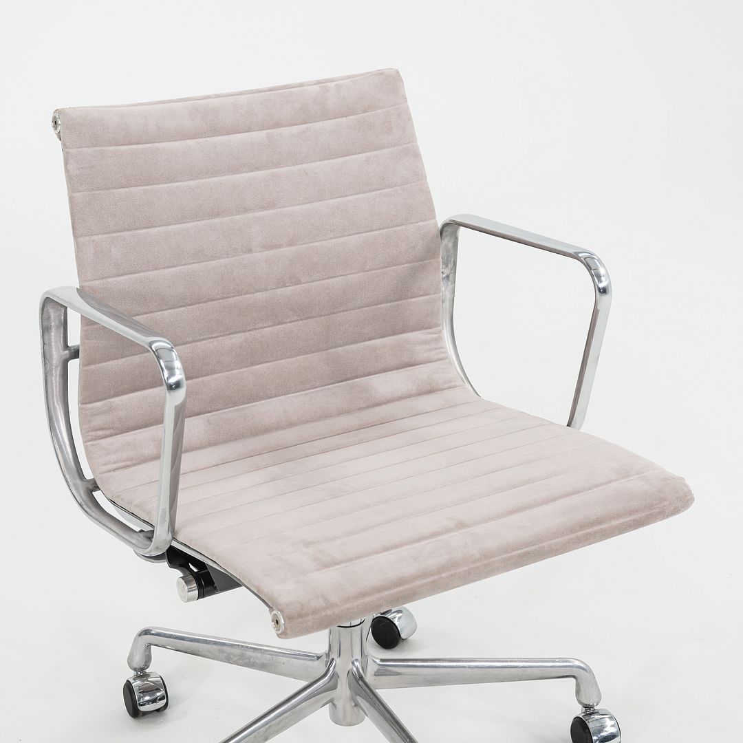 2008 Herman Miller Eames Aluminum Management Desk Chair Griege 2x Available