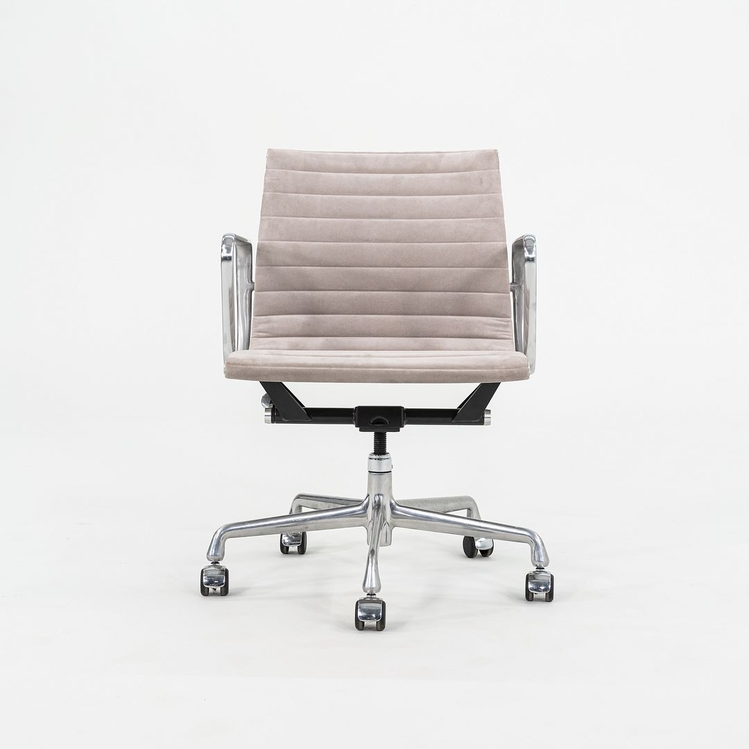 2008 Herman Miller Eames Aluminum Management Desk Chair Griege 2x Available