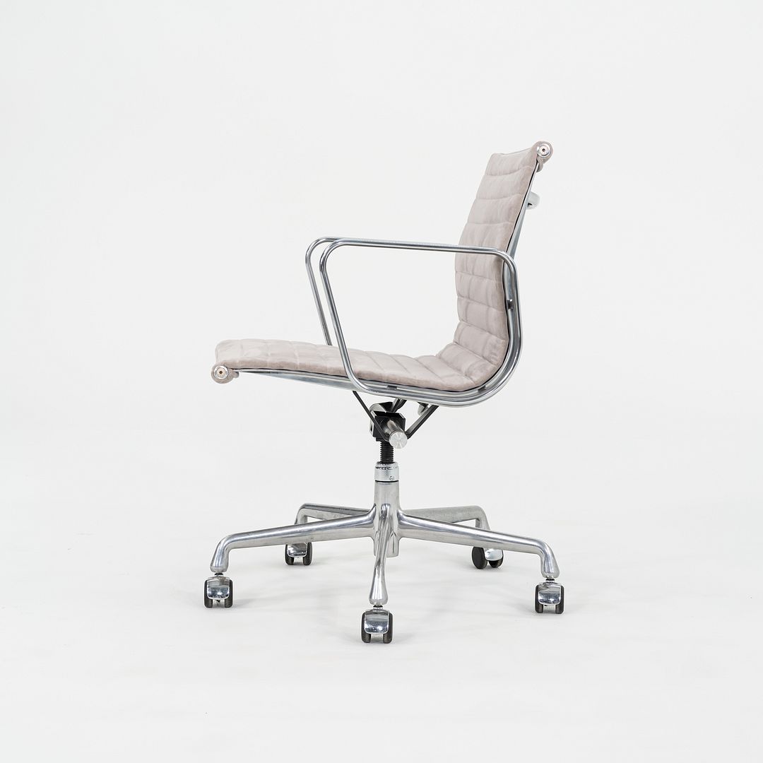 2008 Herman Miller Eames Aluminum Management Desk Chair Griege 2x Available
