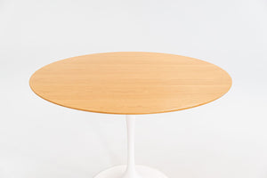2009 Tulip Dining Table, Model 173O by Eero Saarinen for Knoll in White with Light Oak 42 inch Top
