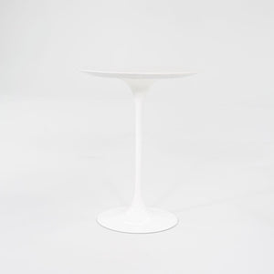 2008 Pedestal Round Side Table, Model 16OTR by Eero Saarinen for Knoll Aluminum, Marble, Powdercoat, Fiberboard