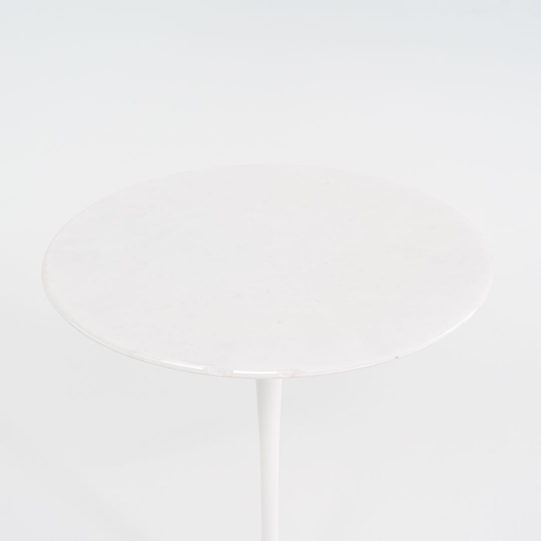 2008 Pedestal Round Side Table, Model 16OTR by Eero Saarinen for Knoll Aluminum, Marble, Powdercoat, Fiberboard