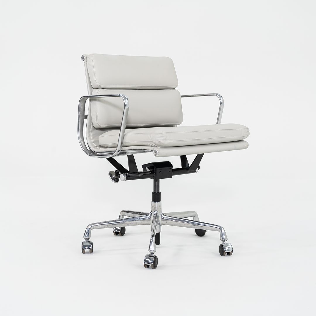 2019 Herman Miller Eames Soft Pad Management Desk Chair in Off-White Leather with Pneumatic Base EA435 6x Available