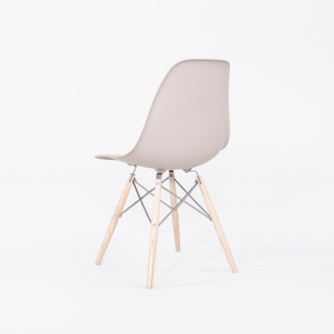 2020 Pair of Herman Miller Eames Plastic DSW Dining Shell Chairs w/ Eiffel Base
