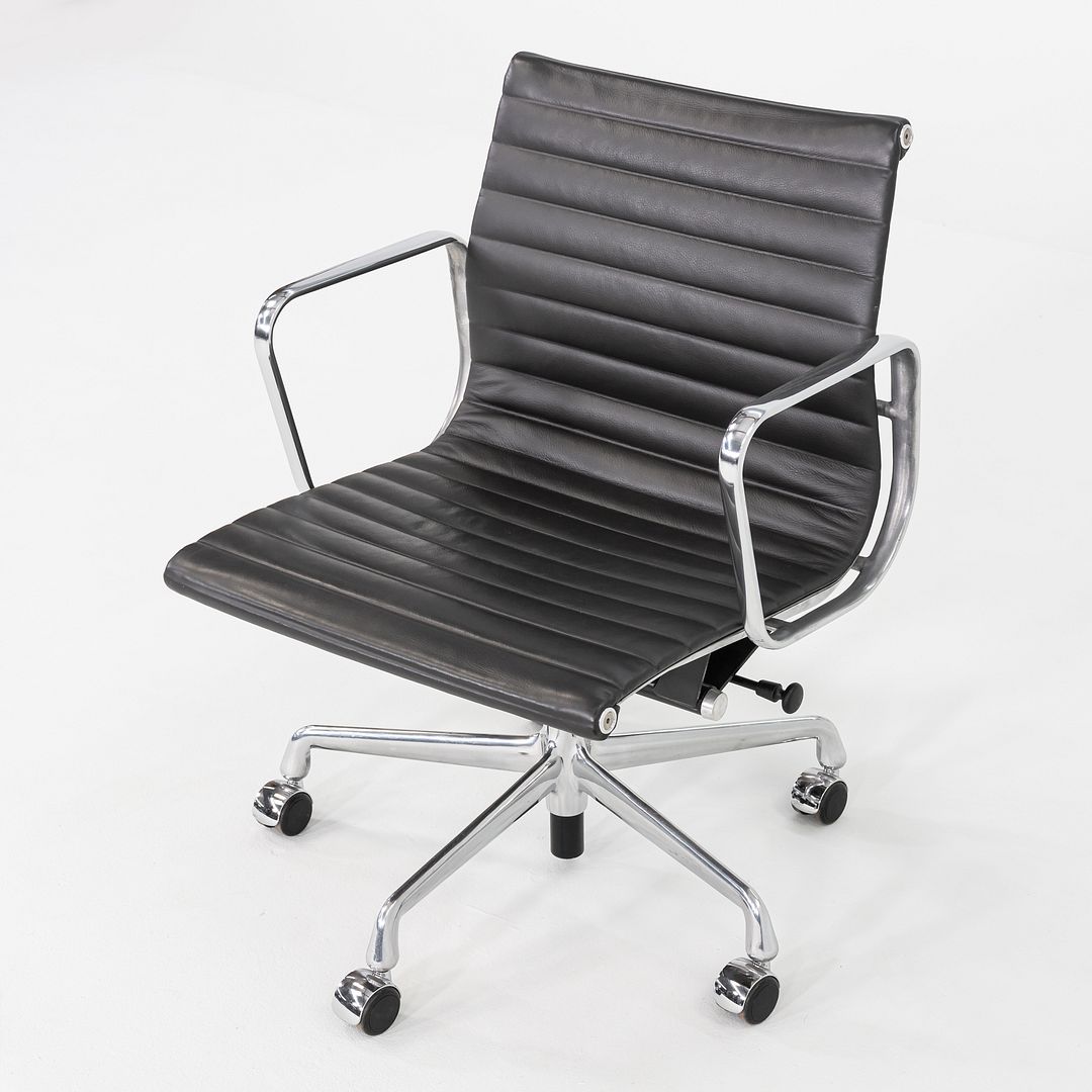 2012 Herman Miller Eames Aluminum Group Management Desk Chair in Black 10x Avail