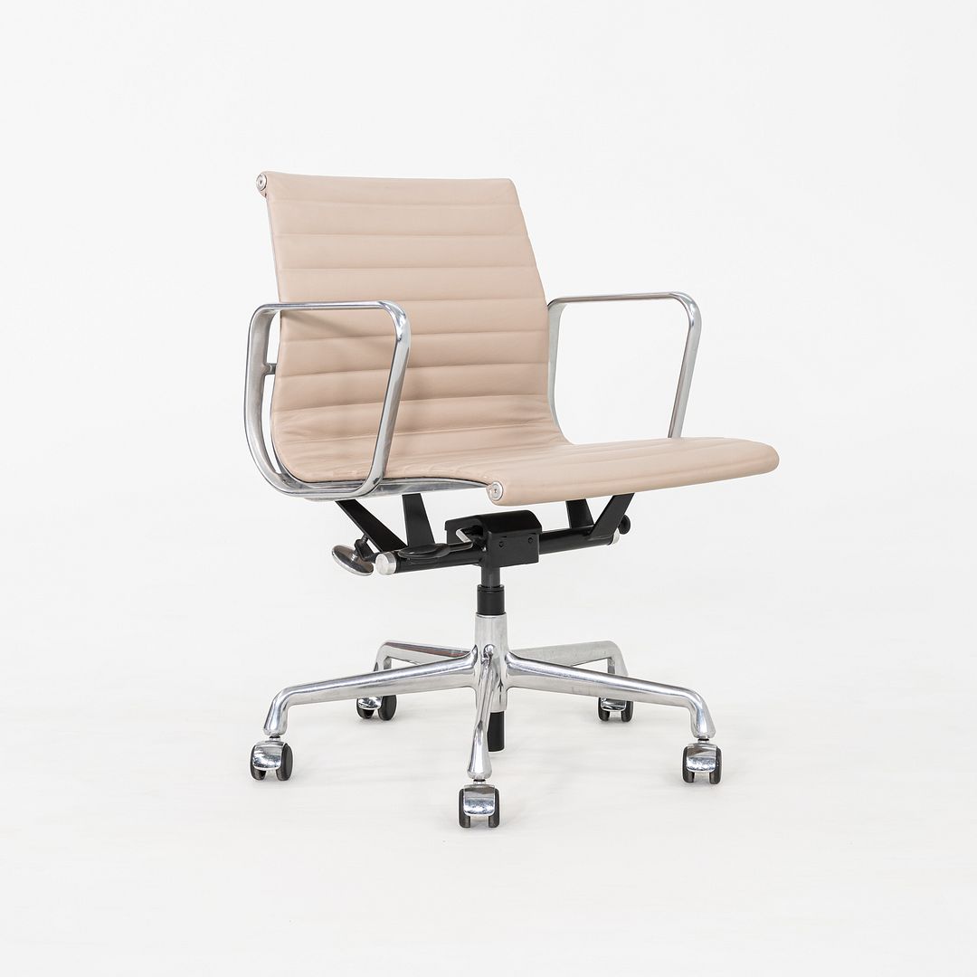 2020s Herman Miller Eames Aluminum Group Management Desk Chair in Beige Leather