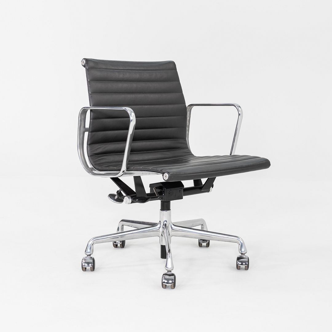 2012 Herman Miller Eames Aluminum Group Management Desk Chair in Black 10x Avail