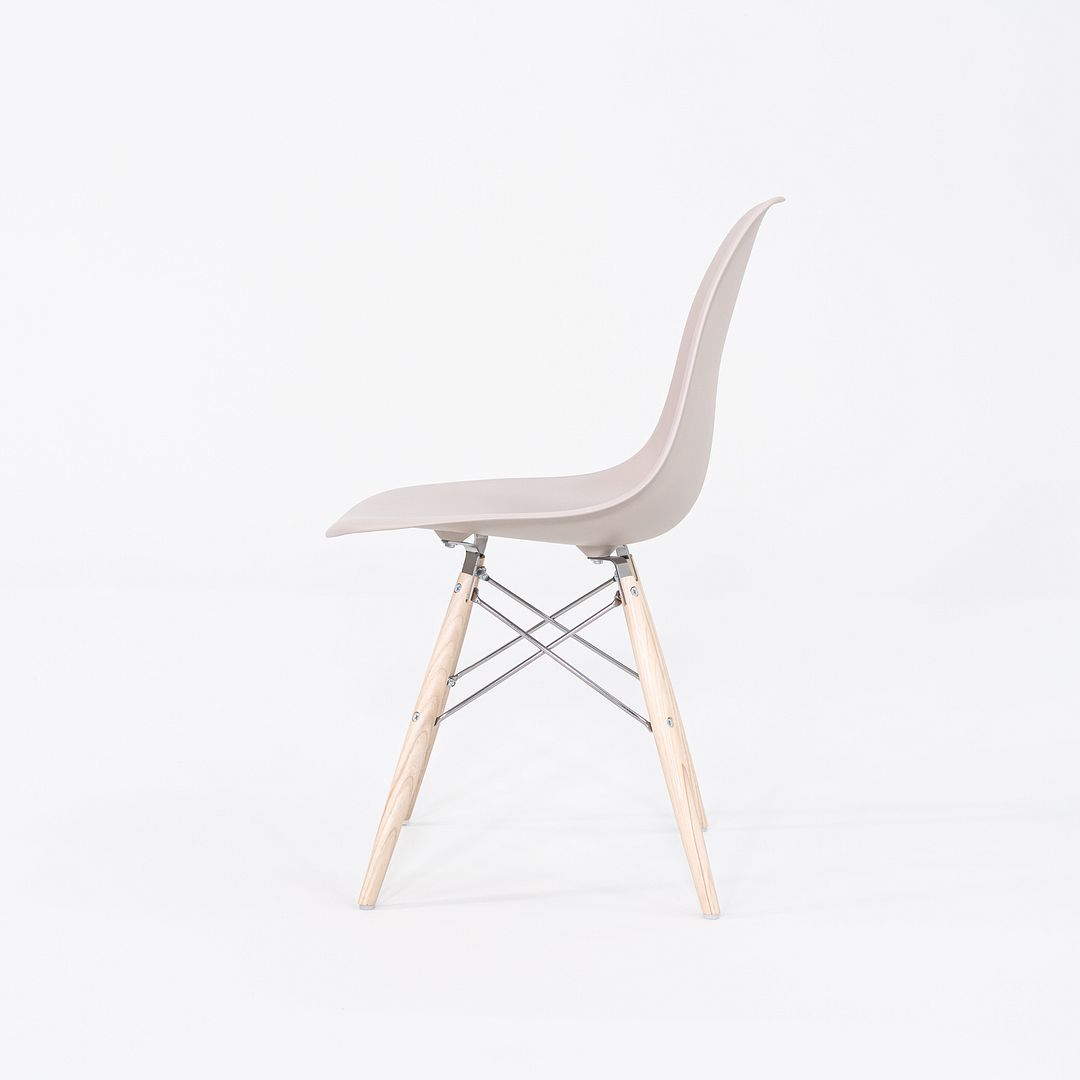 2020 Pair of Herman Miller Eames Plastic DSW Dining Shell Chairs w/ Eiffel Base