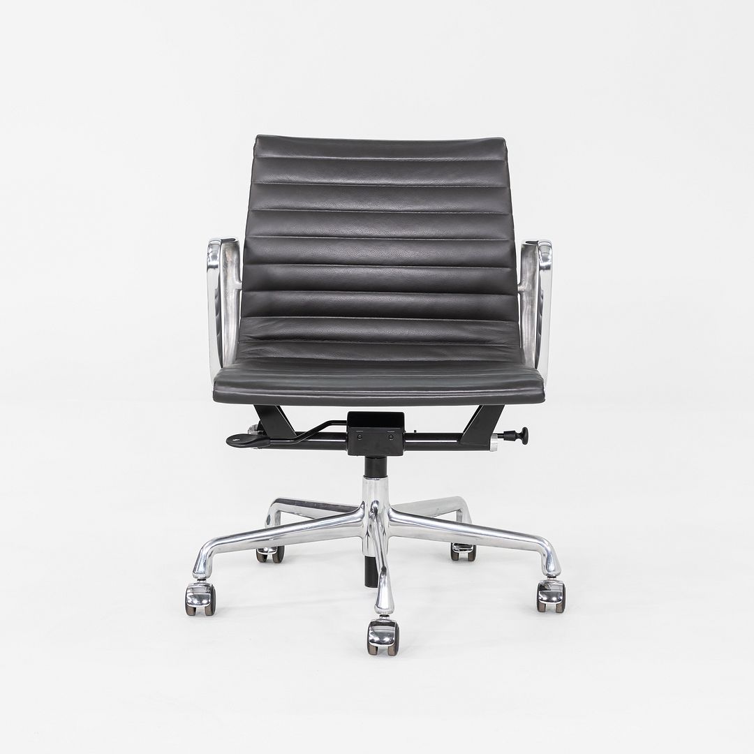 2012 Herman Miller Eames Aluminum Group Management Desk Chair in Black 10x Avail
