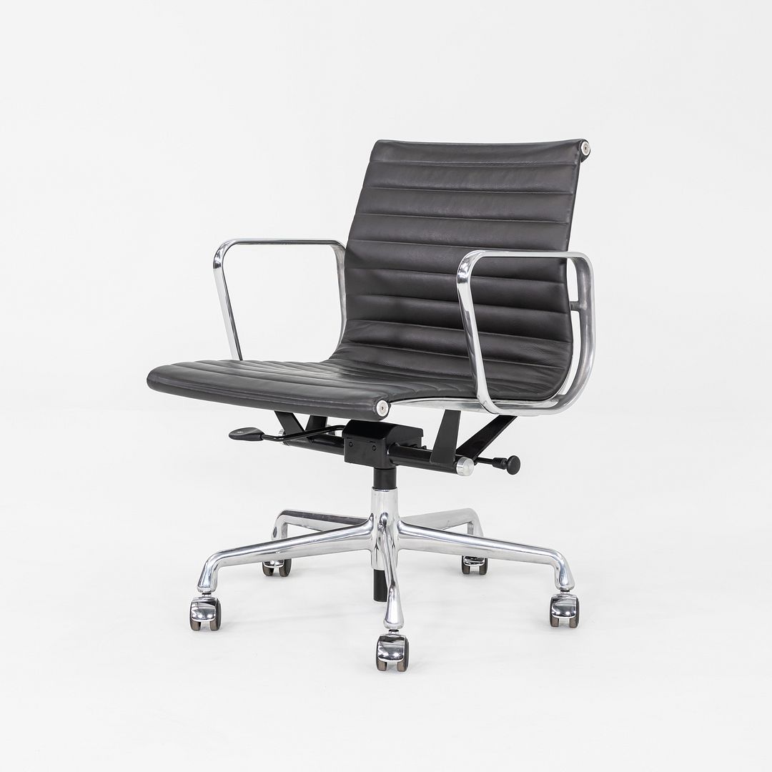 2012 Herman Miller Eames Aluminum Group Management Desk Chair in Black 10x Avail